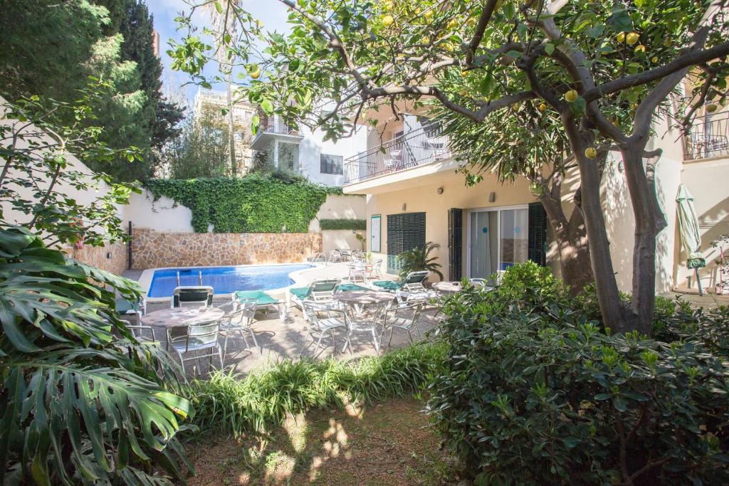 Best Budget Hotels in Palma de Mallorca 13 Hostal Bonany
