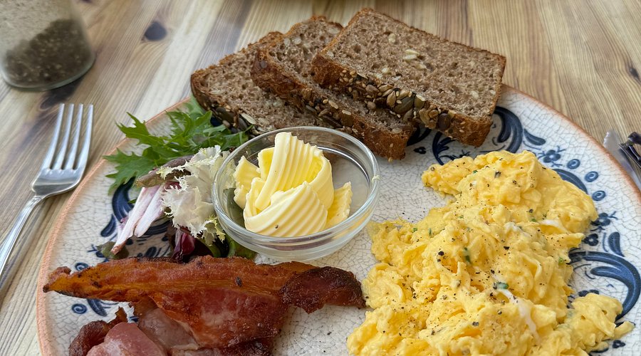 Best Brunch in Palma de Mallorca – Your Ultimate Guide 13 El perrito Palma