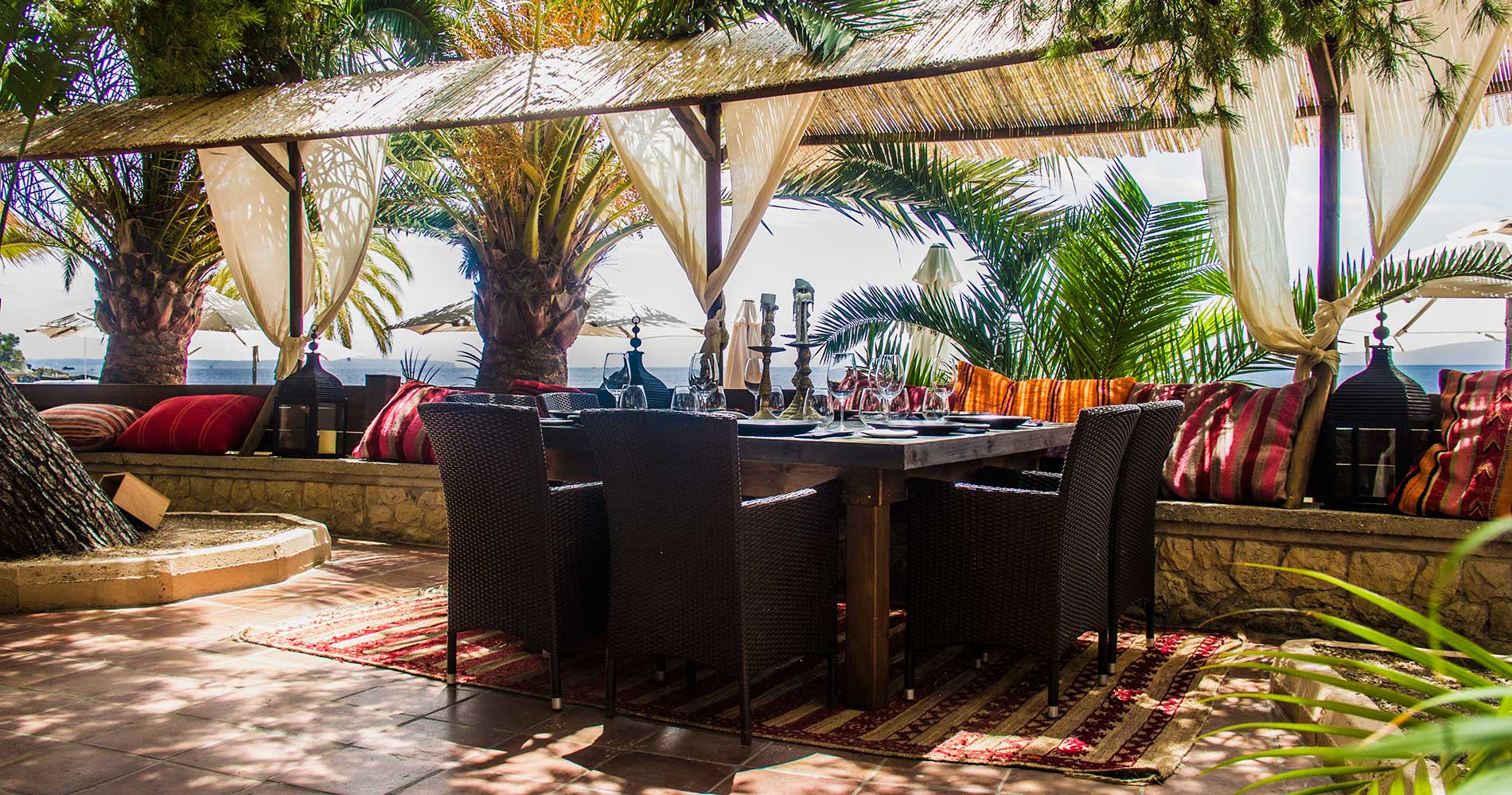 Beachfront Restaurants & Bars in Palma – Where to Eat by the Sea 6 Cala major beach front