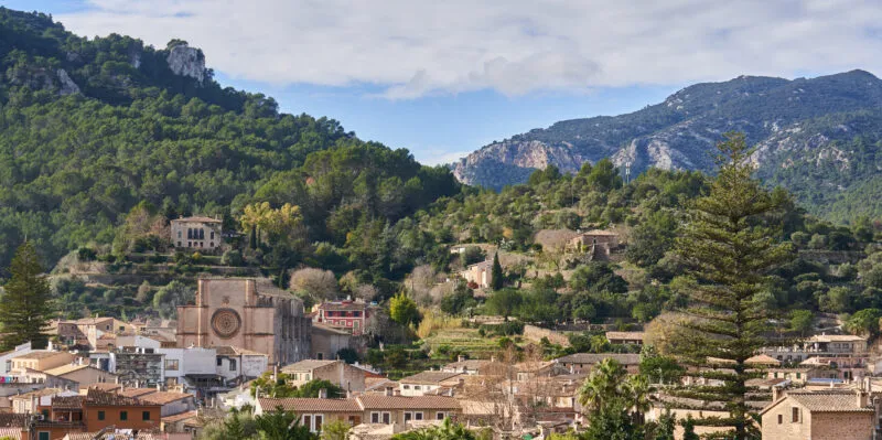 Esporles, Mallorca – Markets, Heritage & Valley Hikes