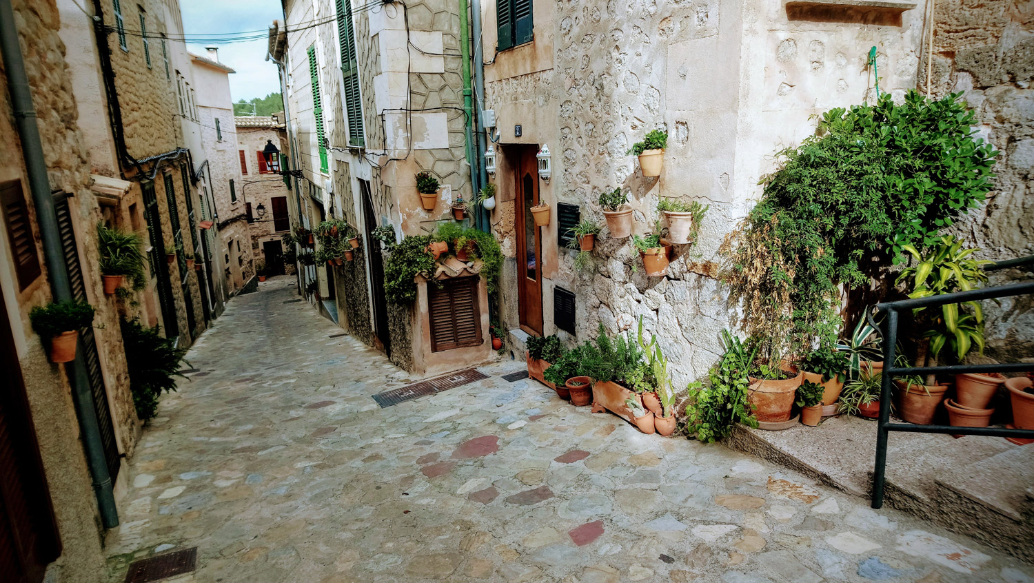 Estellencs, Mallorca – Cliffside Sunsets, Hidden Coves & Tramuntana Charm