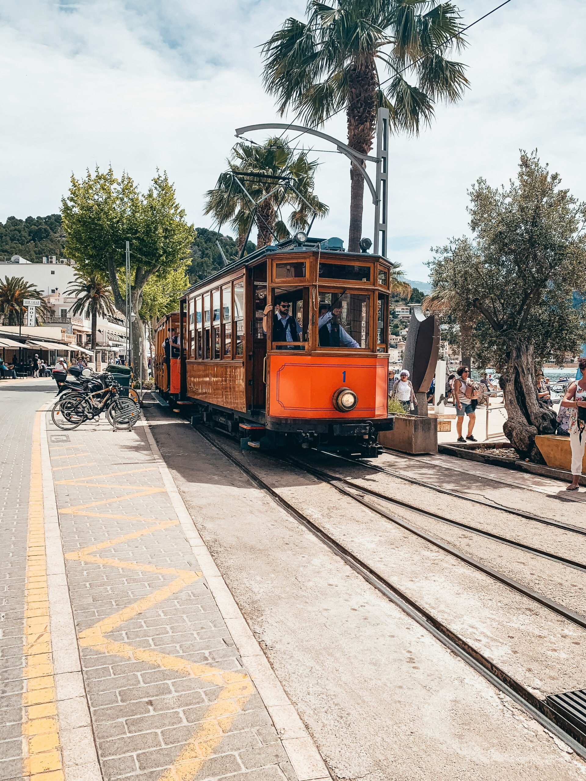 Historic Tram from Sóller and promenade