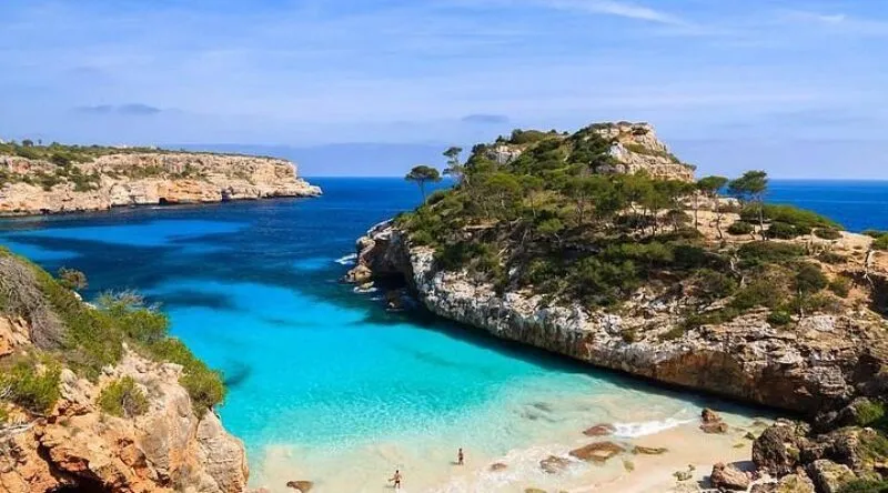 Cala Estancia Beach Guide – A Peaceful Bay Near Palma