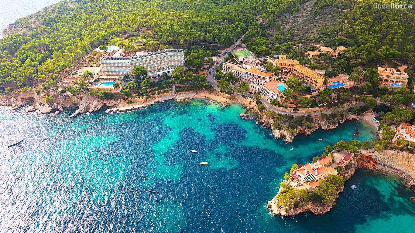 Cala Fornells, Mallorca – Beach Guide near Peguera