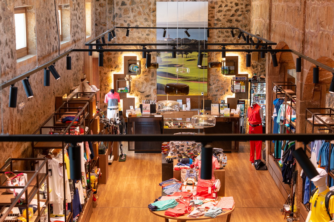 Facilities of Club de golf Alcanada