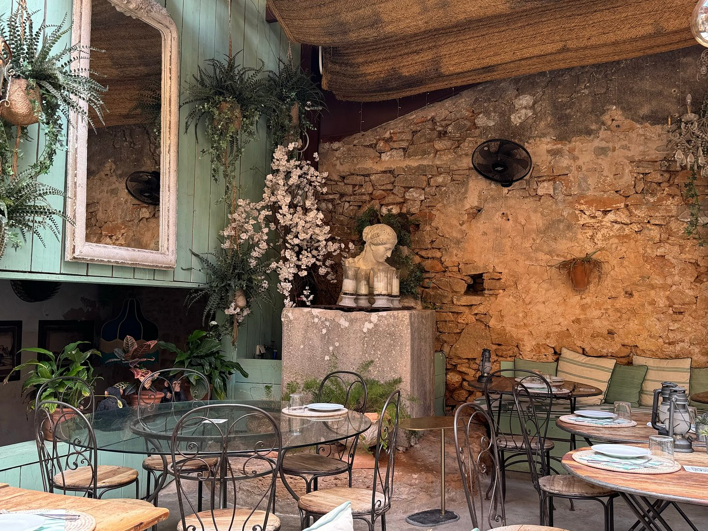 Cassai Gran Café & Restaurant – Famous for its boho-chic décor 
