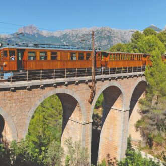 Guide to Travel by Train in Mallorca for locals, expats and tourists