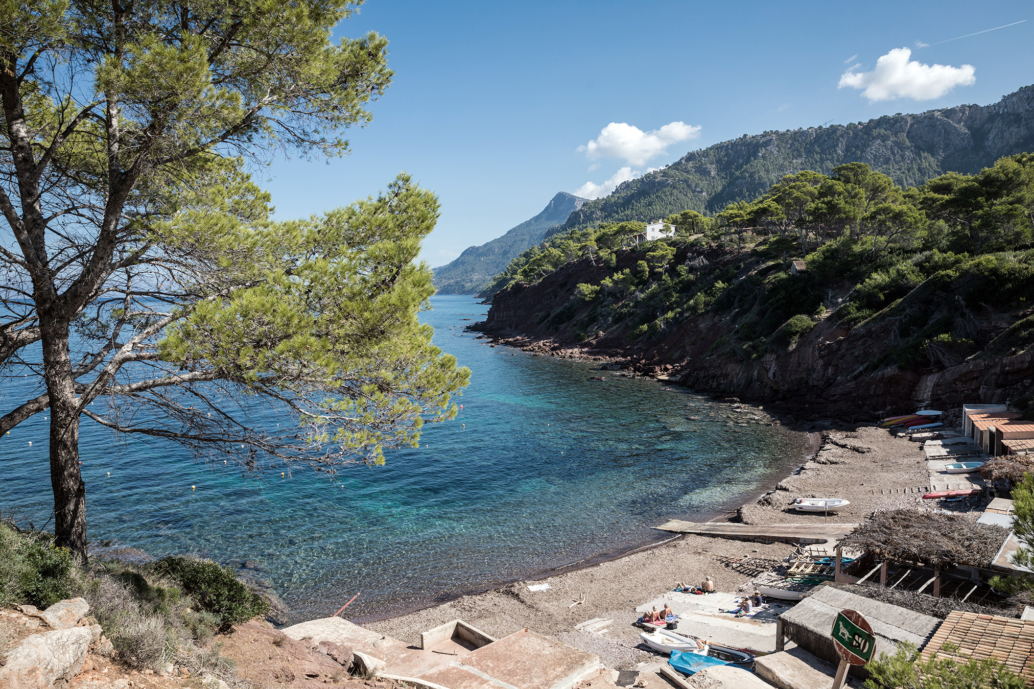 Beach guide: Port des Canonge – A Quiet Fishermen’s Cove Between Esporles & Banyalbufar