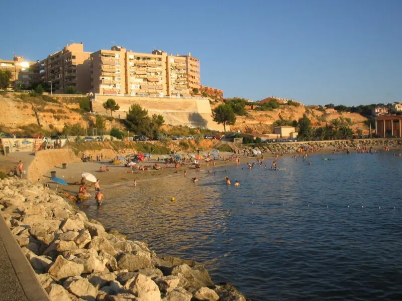 Beach Guide: El Toro – Red Cliffs & Calm, Clear Water by Port Adriano