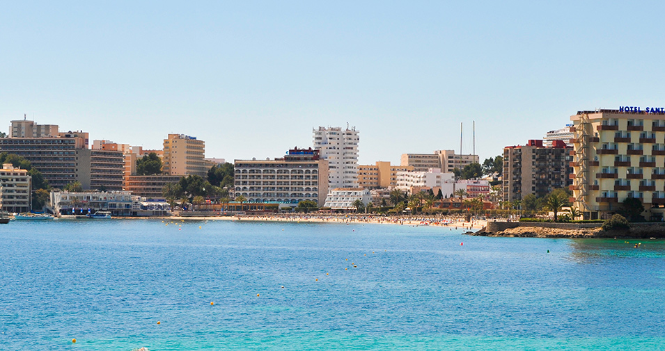 Beach Guide: Palmanova Beach (Platja de Na Nadala)