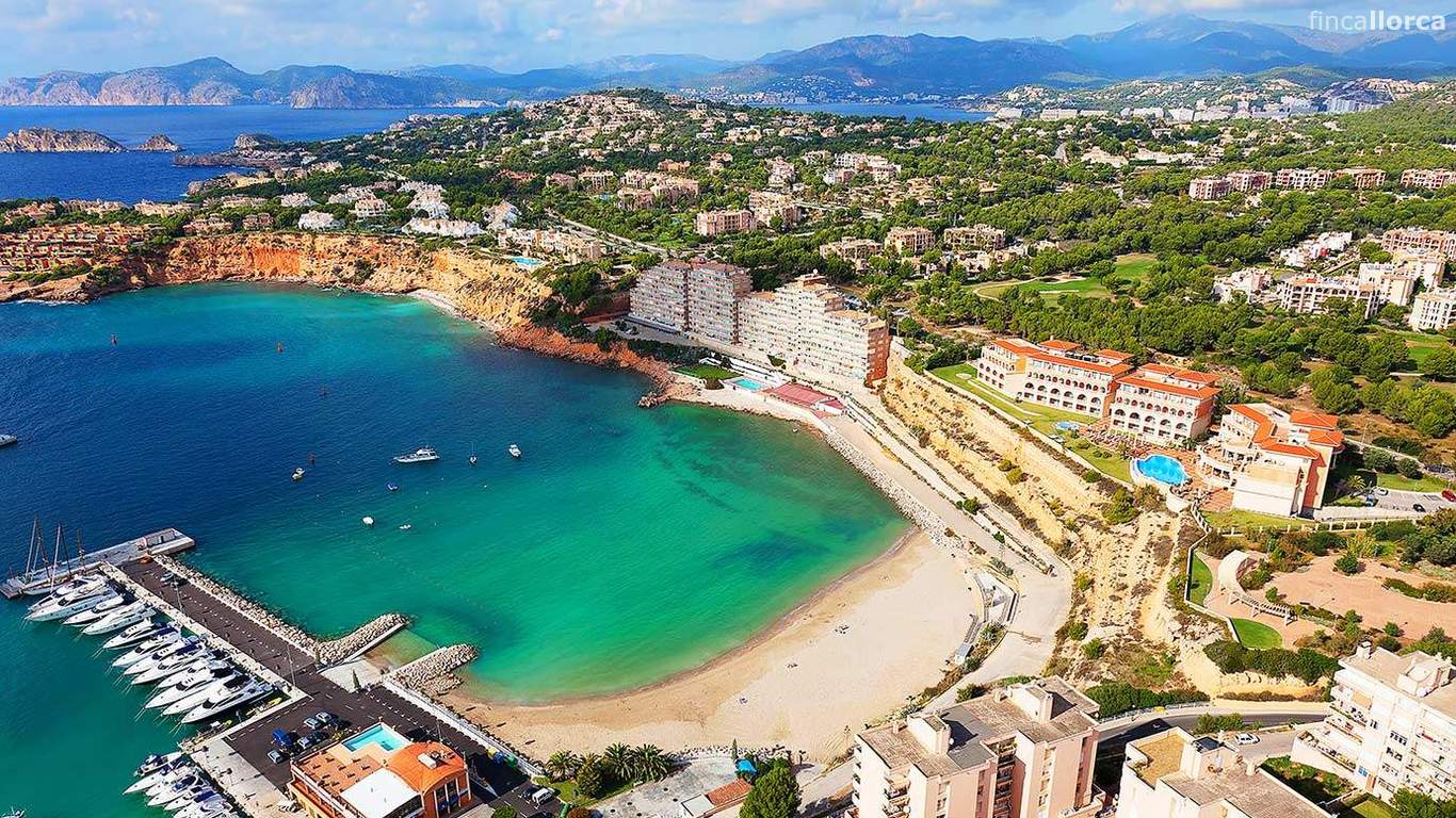 El Toro Beach Mallorca Red Cliffs Calm Water Port Adriano Next Door El Toro Beach Mallorca Red Cliffs Calm Water Port Adriano Next Door